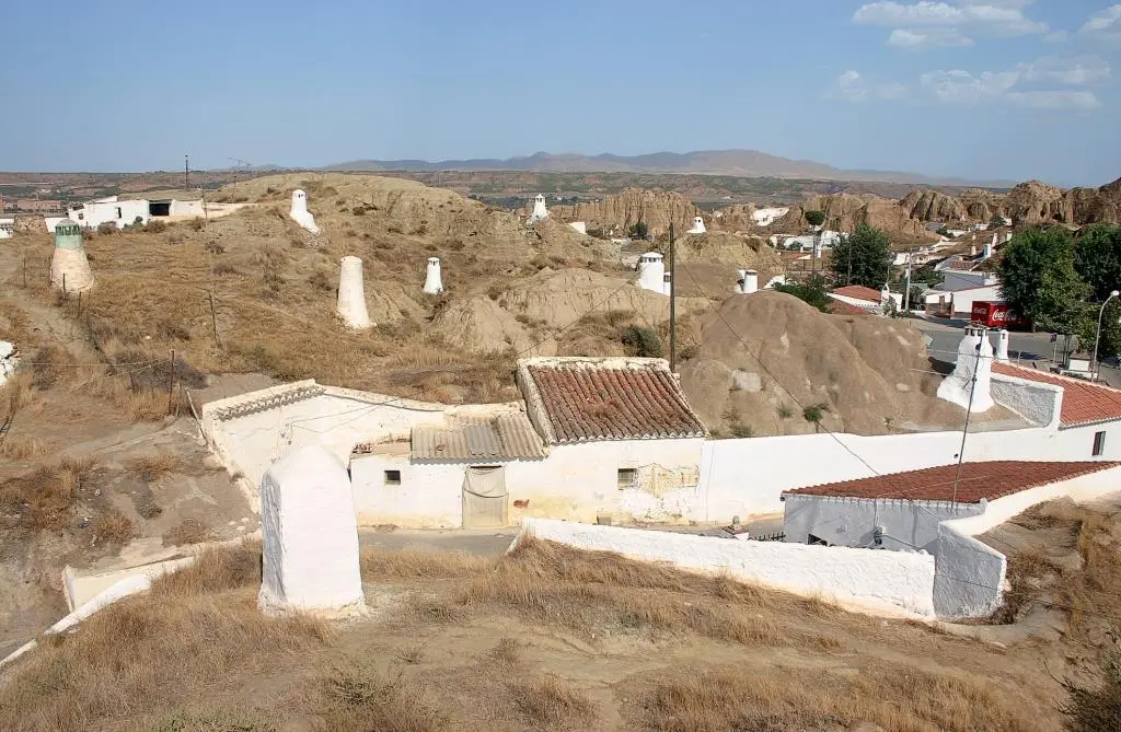 Ungewöhnlicher Anblick das Höhlenviertel von Guadix Kathedrale Oberhalb des - фото 72