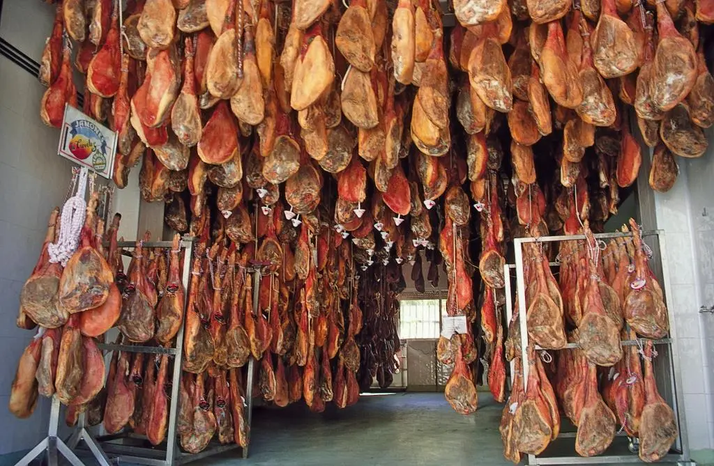 Von höchster Qualität Schinken aus Trevélez Das Dorf selbst besteht aus drei - фото 69