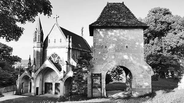 Auf der Krone des Berges Burgkapelle und Porte de France in Vaucouleurs 2020 - фото 10
