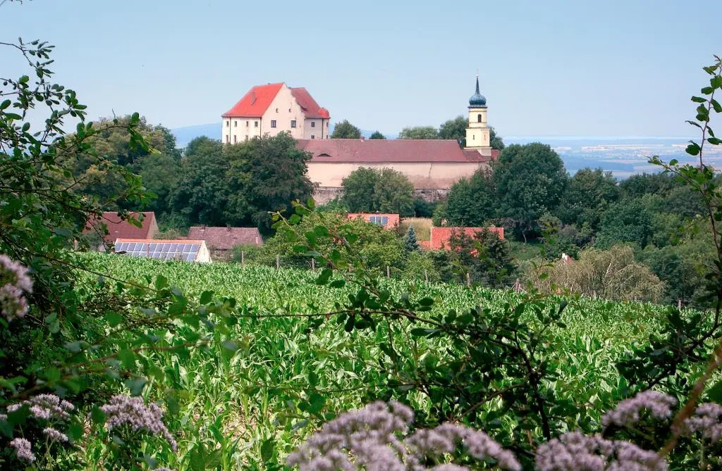Die Burg Spielberg gilt als Wahrzeichen Altmühlfrankens BioRegional Gasthof - фото 32