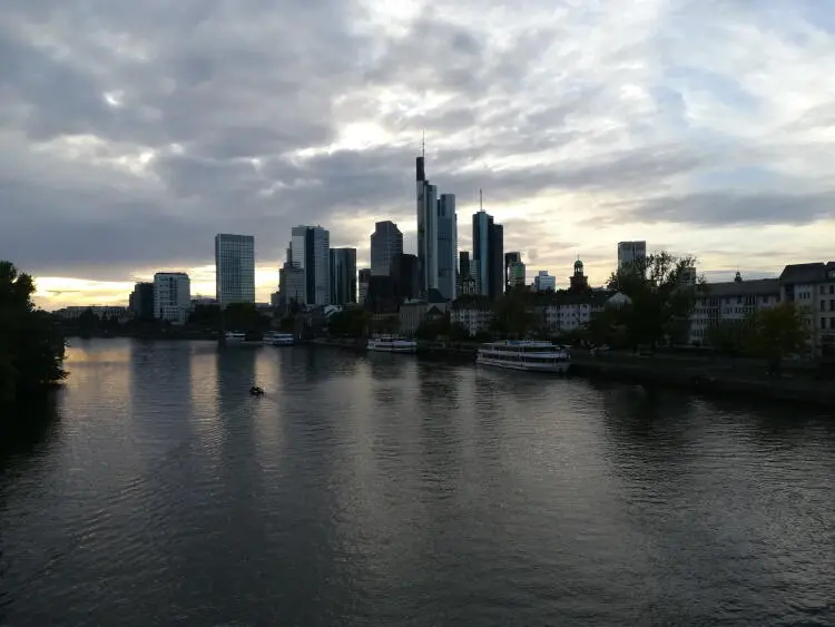 1805 Uhr Skyline von Frankfurt 1953 Uhr Es ist dunkel und mein schön - фото 20