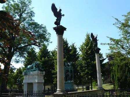 Ilustración I16 Ángeles o diosas de la Victoria en el Cementerio de los - фото 23