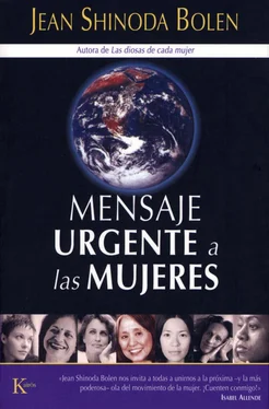 Jean Shinoda Bolen Mensaje urgente a las mujeres обложка книги