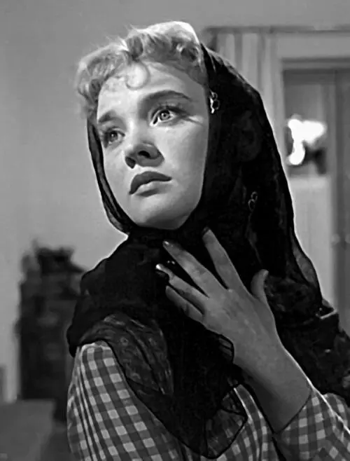 В фильме Девушка с гитарой 1958 И пришли новые победы большие актерские - фото 122