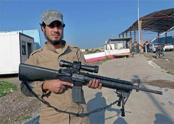Боевик ИГ со снайперской винтовкой американского производства Оружие этого - фото 33