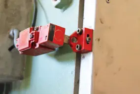 Sistema de parada automática en una máquina Protección de los elementos de - фото 54