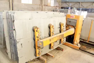 Carga automática de una línea de corte Posicionamiento del corte La piedra se - фото 61