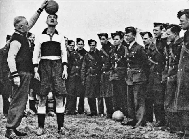 Jimmy Hogan Fußballpionier auf dem europäischen Festland zeigt der 1940 in - фото 10