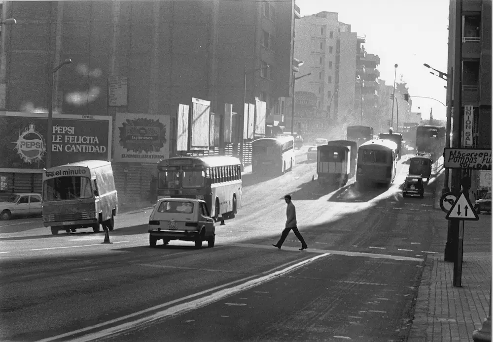 La calle Almogávares llegando a Marina en 1978 fotografiada por Pepe - фото 14