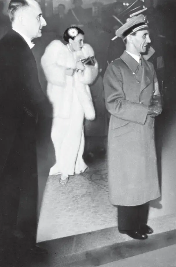 Abb 9 Reichspropagandaminister und Kaulquappe Joseph Goebbels und seine - фото 11