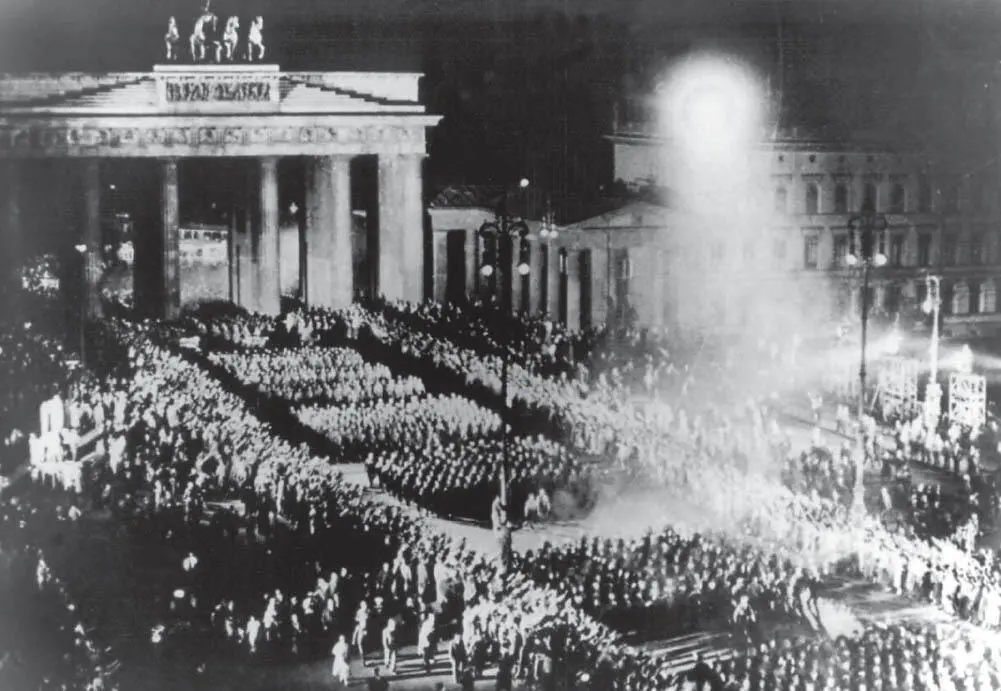 Abb 3 Der im Sommer 1933 für den PropagandaFilm SAMann Brandt - фото 5