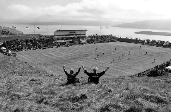 6 Juni 2007 Blick in das 7000 Zuschauer fassende SvangaskarðStadion in - фото 5