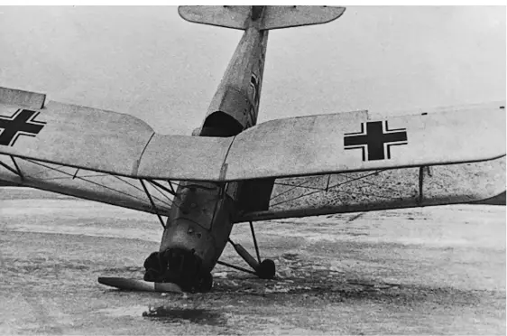 Rollschaden bei einer Heinkel 72 nach Einsacken im Schneematsch Der Boden kam - фото 6