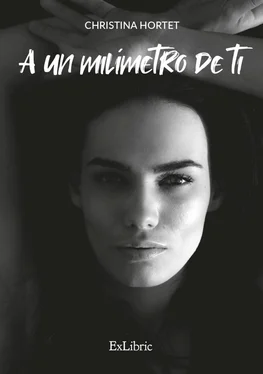 Christina Hortet A un milímetro de ti обложка книги