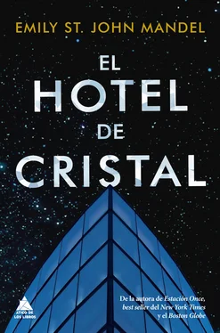 Emily Mandel El hotel de cristal обложка книги