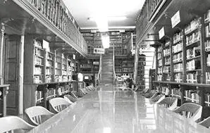 Así fue pensada la biblioteca desde su origen Cuenta con dos accesos El - фото 29
