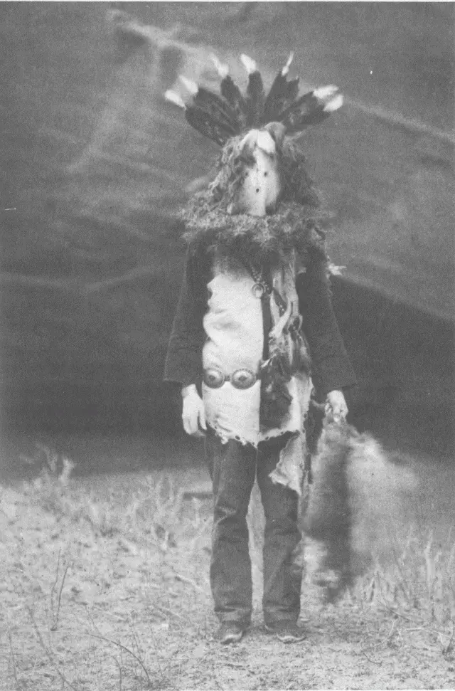 Haschéltĭ Navaho From Copyright Photograph 1904 by ES Curtis This the - фото 54