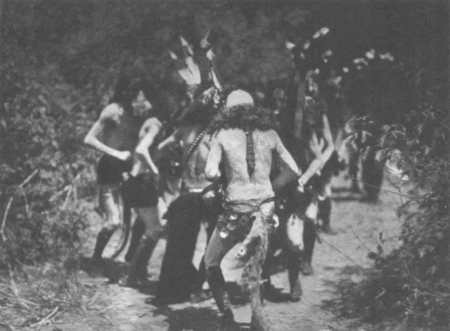 Yébĭchai Dancers Navaho The Navaho marriage ceremony is always held at the - фото 71