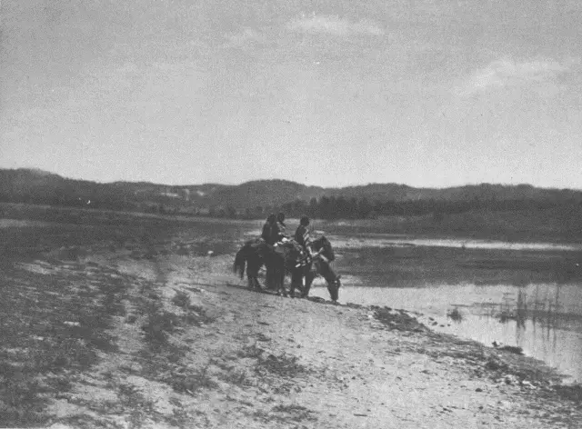 Lake Lajara Navaho The two women and their sons lived together To amuse the - фото 39