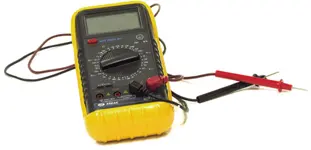 Polímetro digital A la hora de conectar las sondas de medida al polímetro la - фото 20