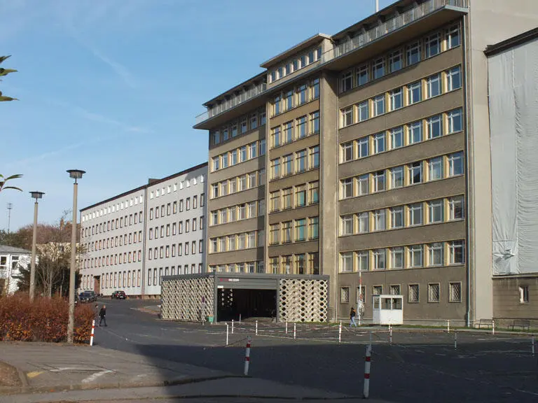 3 Ledificio n 1 dellenorme ex complesso della Stasi che ospita lomonimo - фото 4