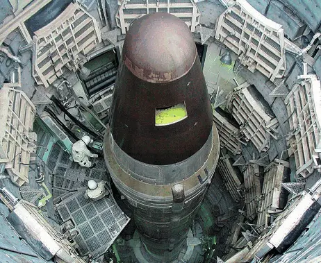 Расположенная в Европе американская ядерная ракета подземного базирования - фото 196