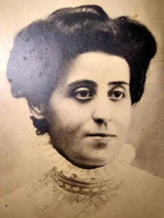 La abuela en Madrid durante el verano de 1911 Tenía 39 años 1 - фото 6