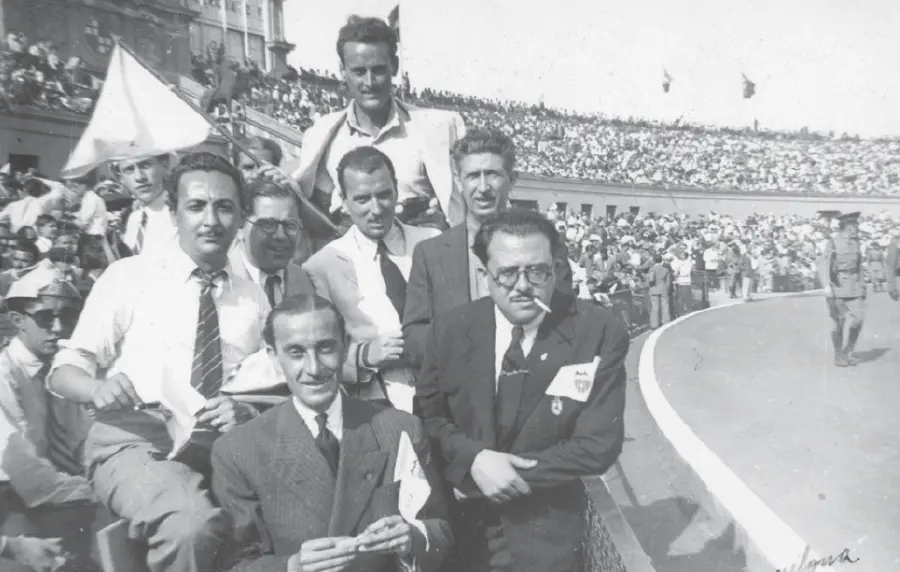 Afeccionats del Valencia CF a lestadi de Montjuïc el 1944 El 18 de juliol - фото 12