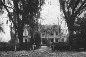 Southern Plantation Mansion The Small FreeholdIn the upland regions of the - фото 9