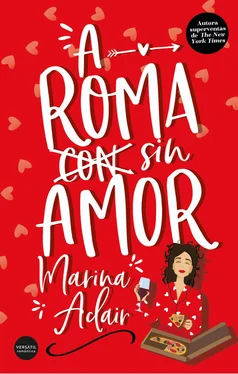 Marina Adair A Roma sin amor обложка книги