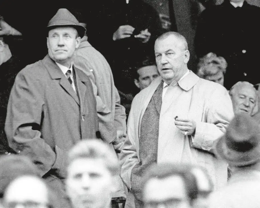 Bundesliga 1964 FCPräsident Franz Kremer r mit Bundestrainer Helmut Schön - фото 5