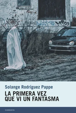 Solange Rodríguez Pappe La primera vez que vi un fantasma обложка книги