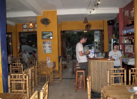 El comedor zona de uso común de un albergue Ejemplo En la web del refugio - фото 20