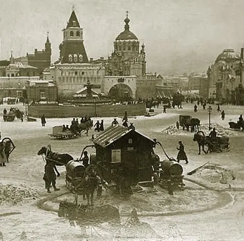 Фонтан в центре дореволюционной Лубянской площади Фото 1890 года Основание - фото 15