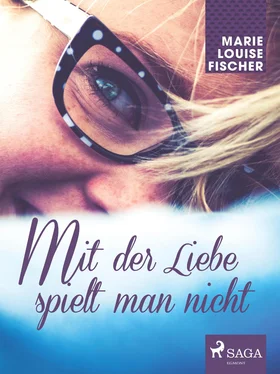 Marie Louise Fischer Mit der Liebe spielt man nicht обложка книги