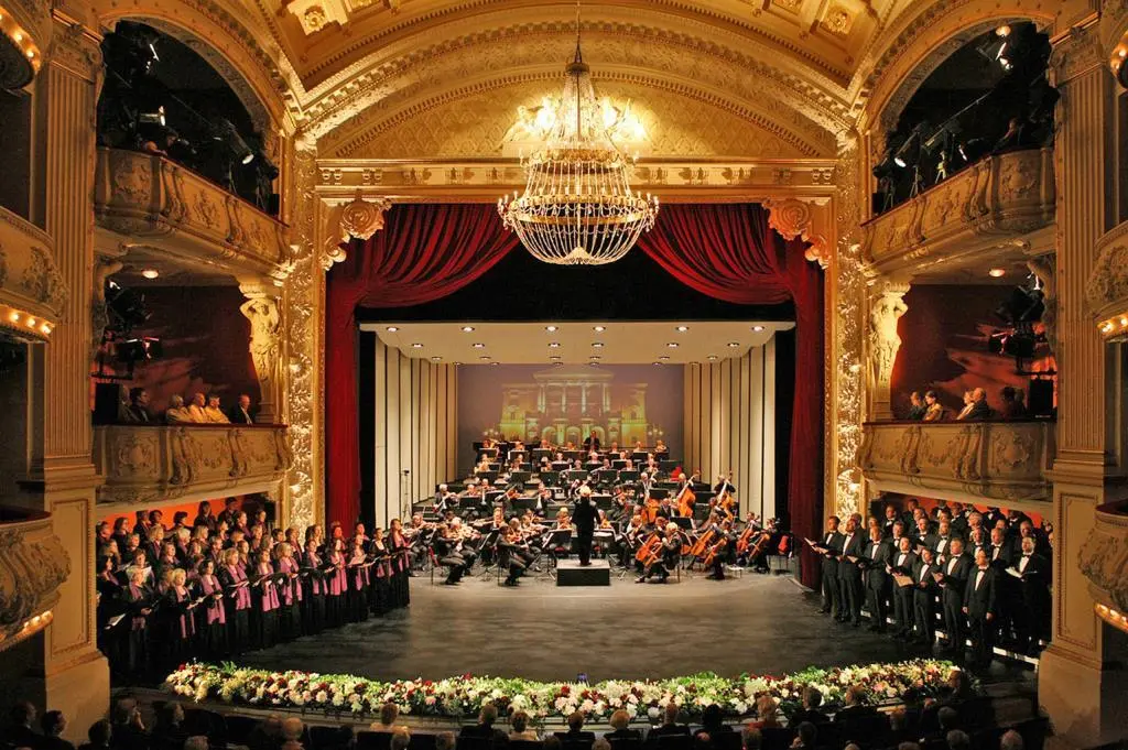 Das Mecklenburgische Staatstheater blickt auf über 130 Jahre Geschichte zurück - фото 18