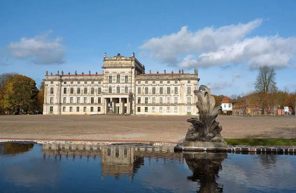 Schloss Ludwigslust Zunächst ist Ludwigslust an sich sehenswert die barocke - фото 23