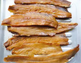 Salmón y arenque ahumados respectivamente Ahumado en caliente Se somete a - фото 82