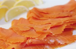 Salmón y arenque ahumados respectivamente Ahumado en caliente Se somete a - фото 81