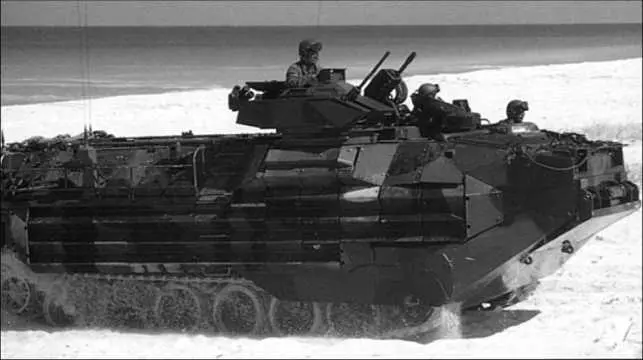 Плавающий бронетранспортер морской пехоты LVTP 7А1 AAV 7А1 с дополнительным - фото 288