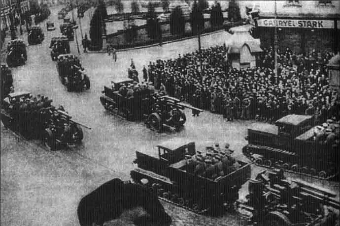 У вересні 1939го німецькі й совєтські війська робили спільні паради та спільні - фото 17