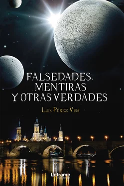 Luis Pérez Visa Falsedades, mentiras y otras verdades обложка книги