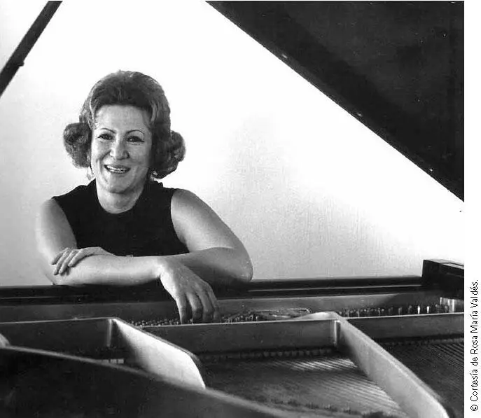 Leonor al piano Javier Juárez Woo5 fue su alumno en alguna época de su vida - фото 13