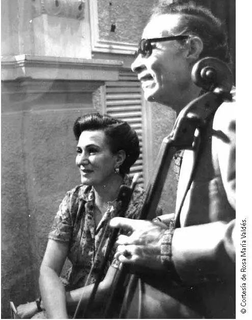 Leonor con el maestro Arturo Xavier Gozález Vivo en Guadalajara pero soy - фото 14