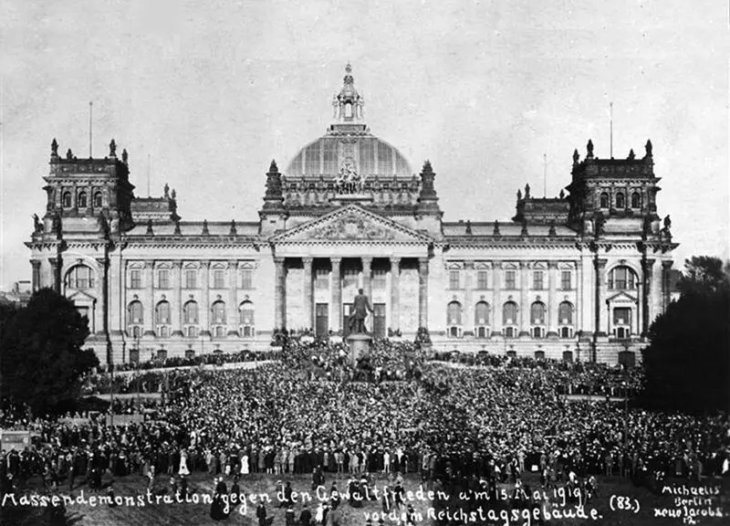 Manifestación ante el Reichstag en contra del Tratado de Versalles primavera - фото 5