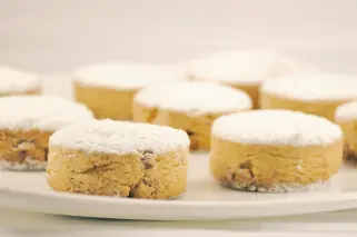 Los polvorones son pastas secas siendo un ejemplo de pastas españolas Todo - фото 54