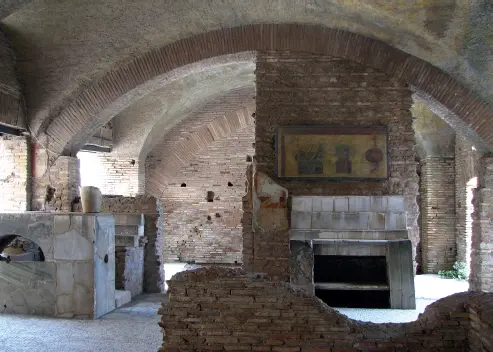 Restos de una tabernae romana Muchos siglos después concretamente a mediados - фото 1