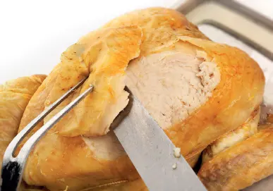 Trinchado de pollo a la vista del cliente donde se emplea el diapasón tenedor - фото 64