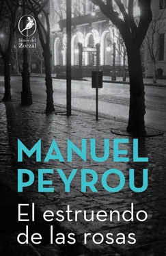 Manuel Peyrou El estruendo de las rosas обложка книги