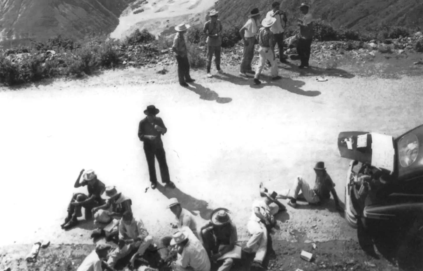 Marchistas descansando en el Cañón del Chicamocha Departamento de Santander - фото 9